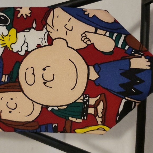 Peanuts | Men's 100% Silk Tie "I Need All The Friends I Can Get" - Picture 2 of 6